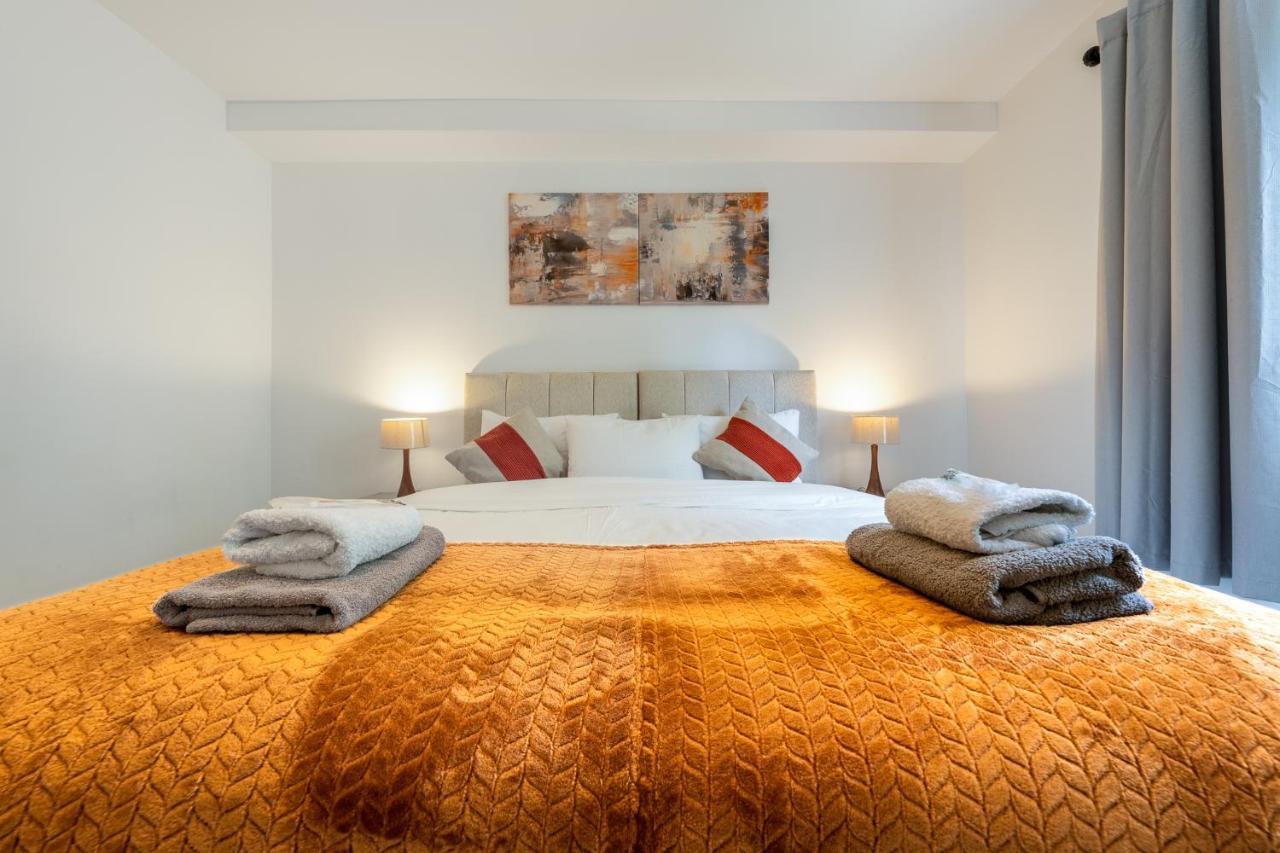 Ashview 6 - Heathrow - Windsor - Free Parking Apartman Staines-upon-Thames Kültér fotó